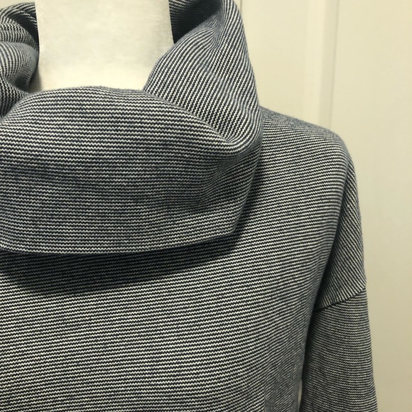 Ll bean signature ladies sweater size medium - Picture 2 of 5